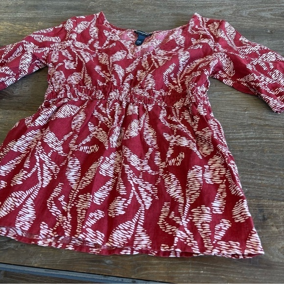 Banana Republic Top Blouse 100% Linen Red Tribal Floral Botanical Boho Office - Picture 2 of 12